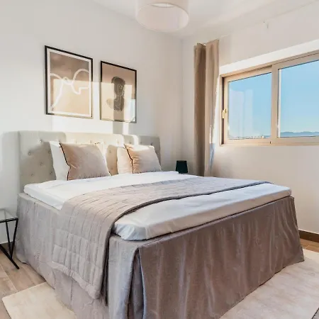 Appartement Spacious Vacation Home Near The Beach In Central Limassol All Yours *