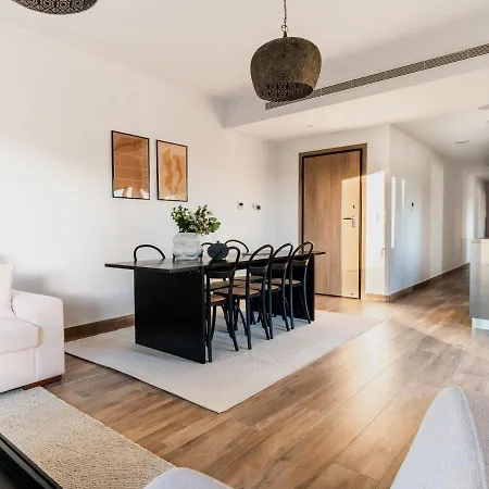 Appartement Spacious Vacation Home Near The Beach In Central Limassol All Yours *
