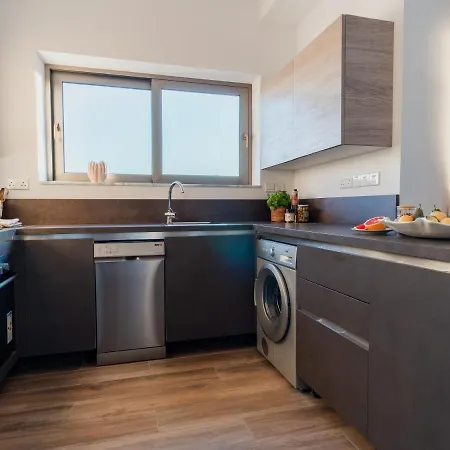 Spacious Vacation Home Near The Beach In Central Limassol All Yours Appartement