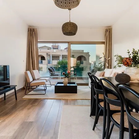 Lejlighed Spacious Vacation Home Near The Beach In Central Limassol All Yours