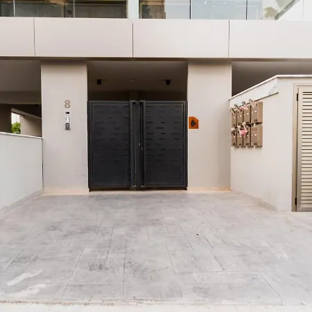 Spacious Vacation Home Near The Beach In Central Limassol All Yours Lejlighed